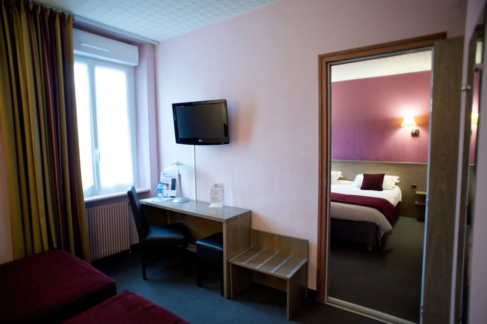Brit Hotel Le Surcouf 28/42