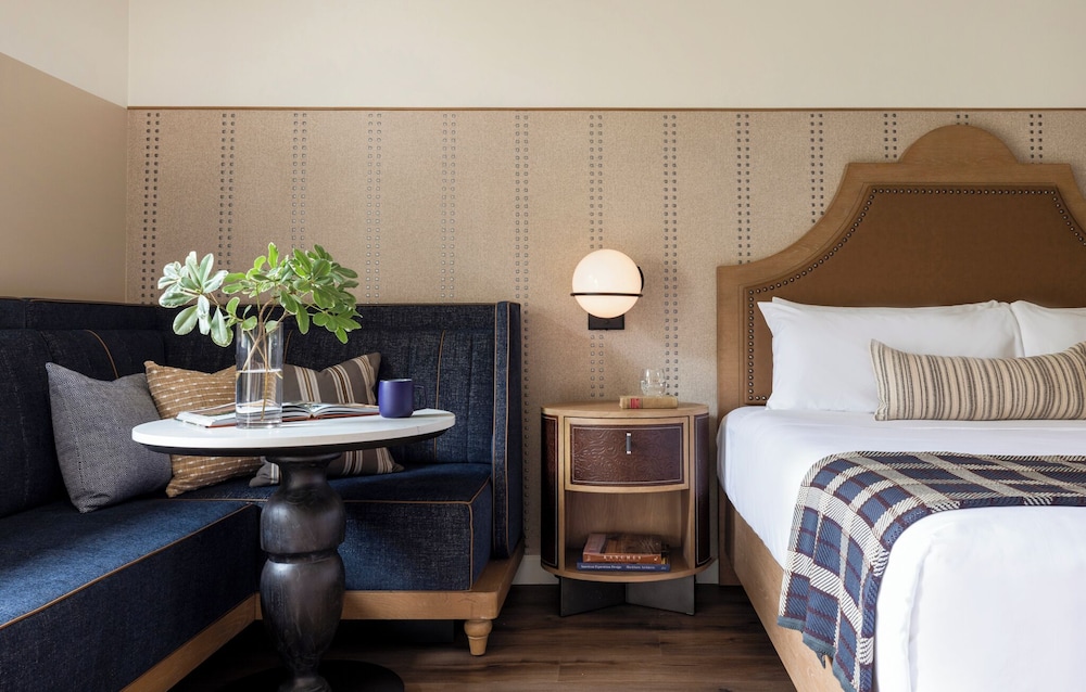 Room, King Bed, Terrace, Accessible, Estancia La Jolla Hotel And Spa 5/6