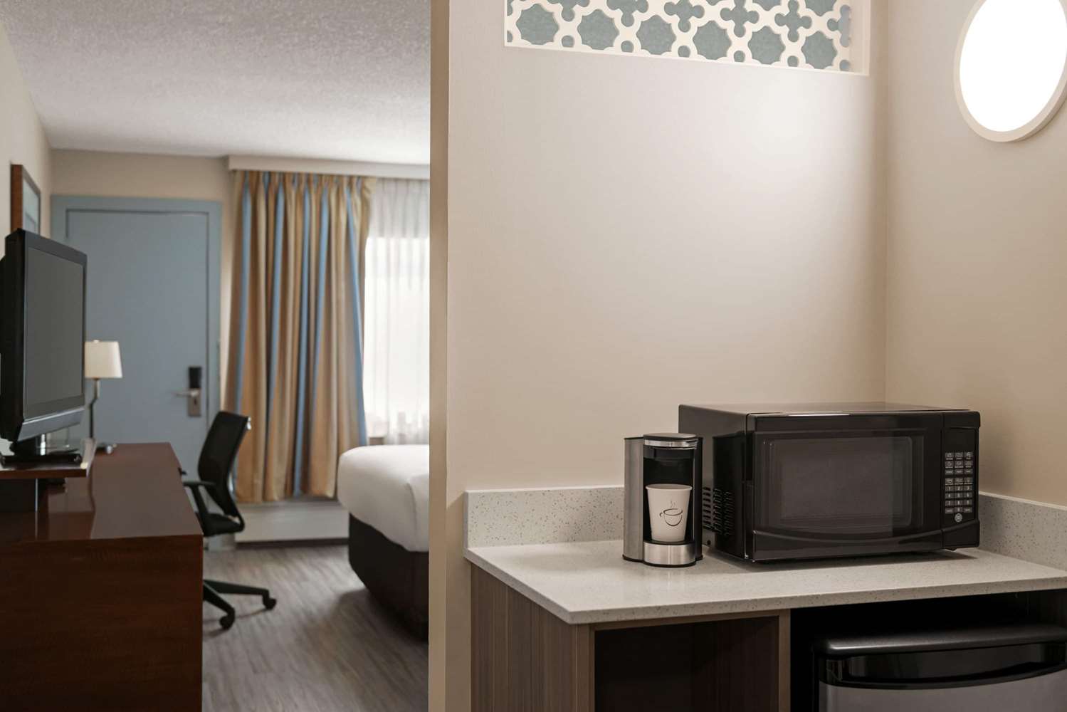 Travelodge by Wyndham Calgary South 46/63
