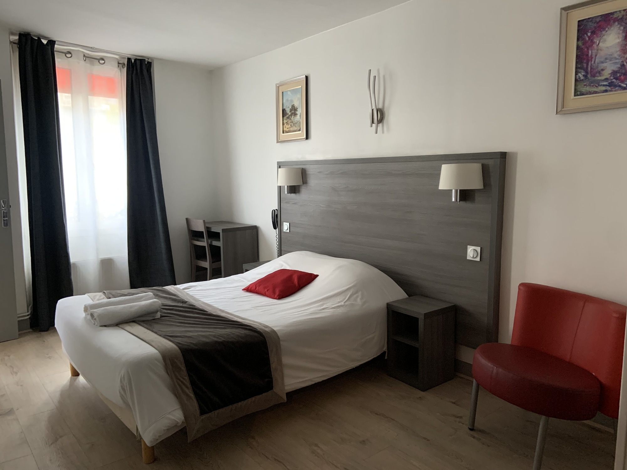 ROOM, DOUBLE BED