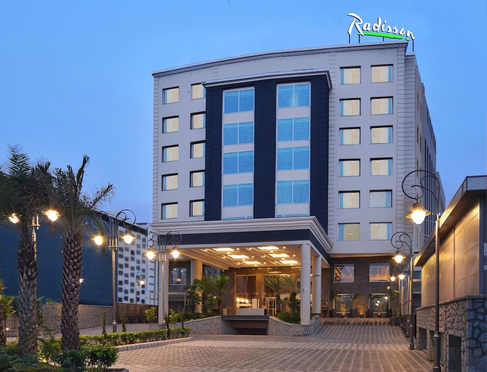 Radisson Chandigarh Zirakpur 4/64