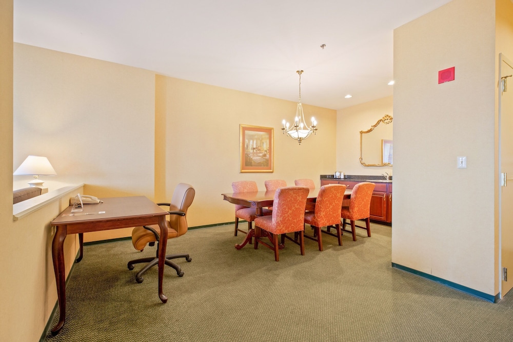 OYO Hotel St Louis Downtown City Center MO 21/22