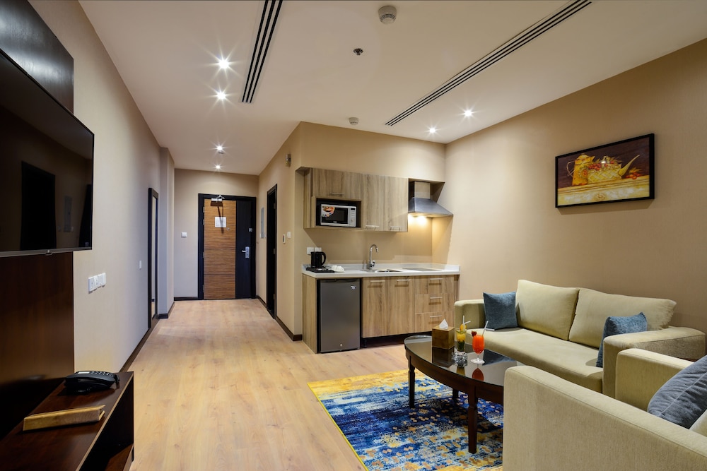 نافيتي ورويك الدمام(Naviti Warwick Dammam) 19/40