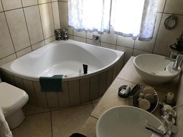 Amani Boutique Hotel 40/44