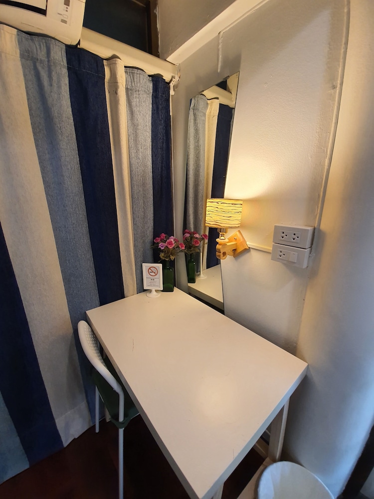 Hostel 16 58/72