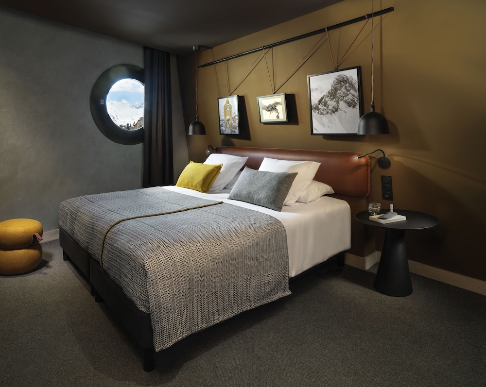 Hotel Mil8 6/45