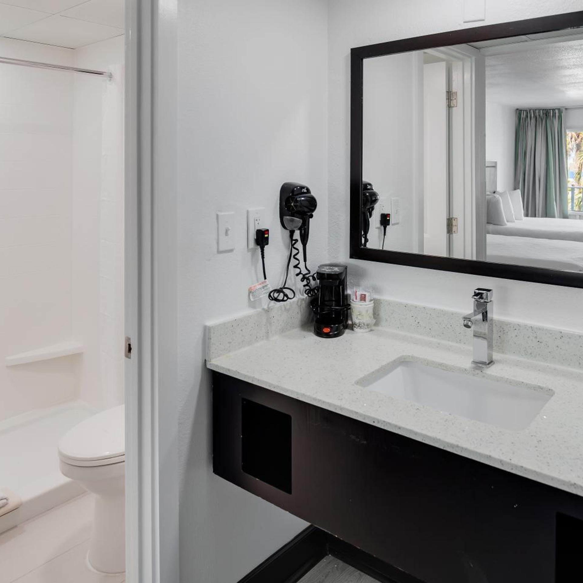 Room, 2 Queen Beds, Partial Ocean View, Side View, Blu Atlantic Oceanfront Hotel Suites 5/7