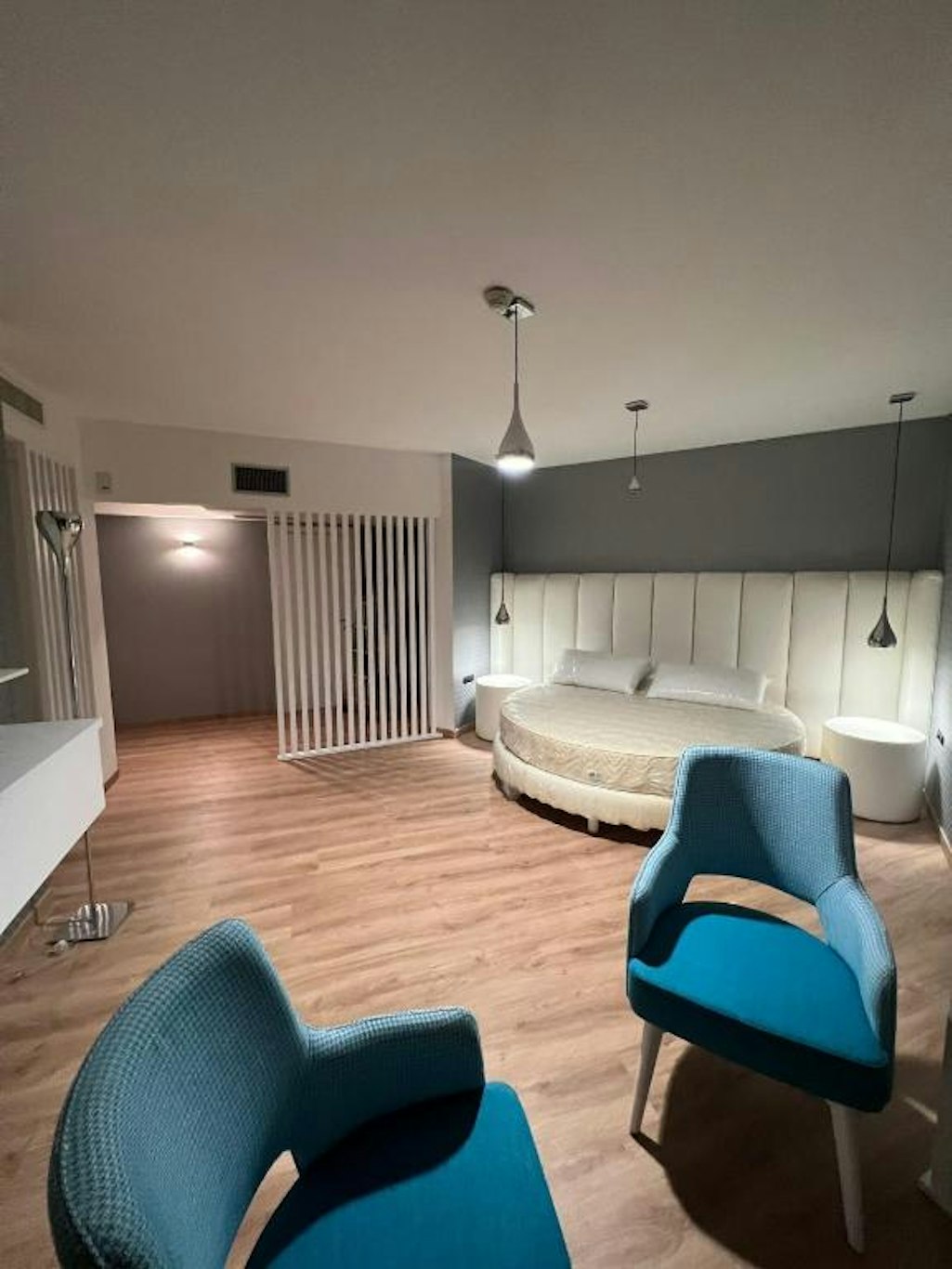 MIRABEAU PARK HOTEL 12/26