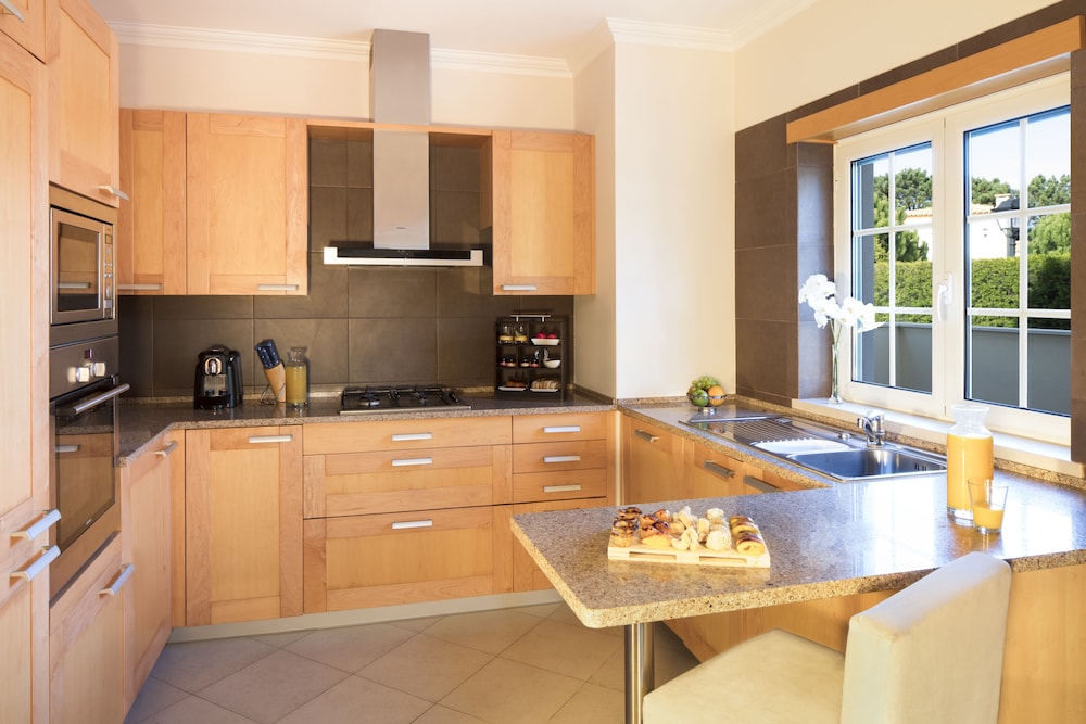 Praia Del Rey Golf And Beach Resort - The Village 13/50