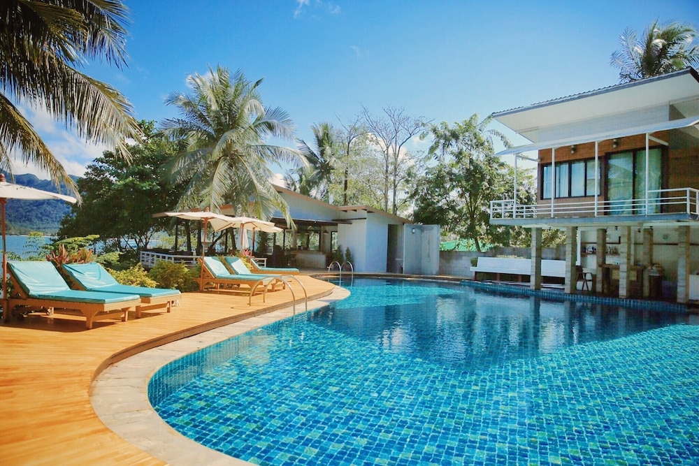 Resolution Resort 70/71