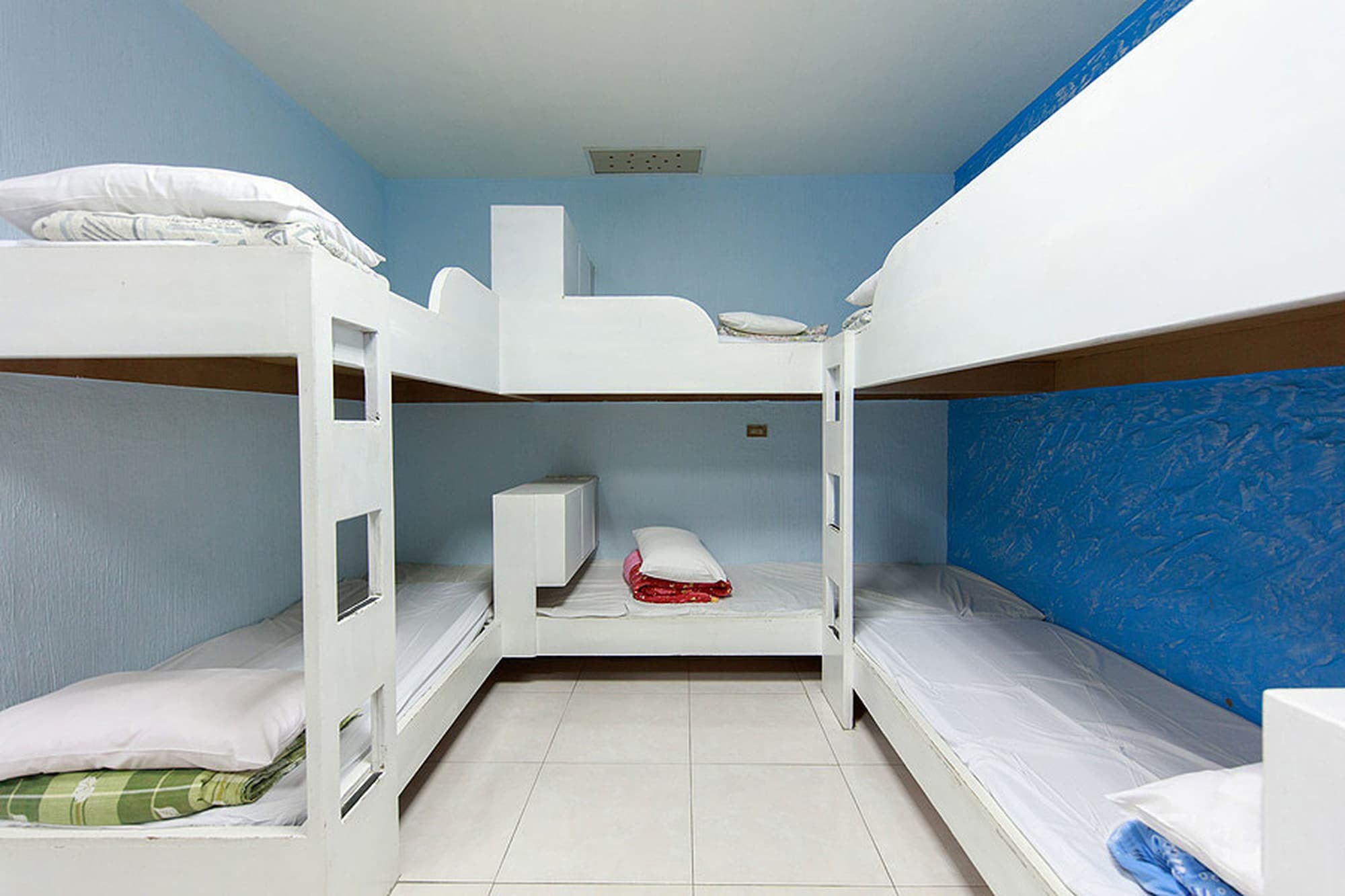Mixed Dorm, 10 People, 5 Bunk Beds