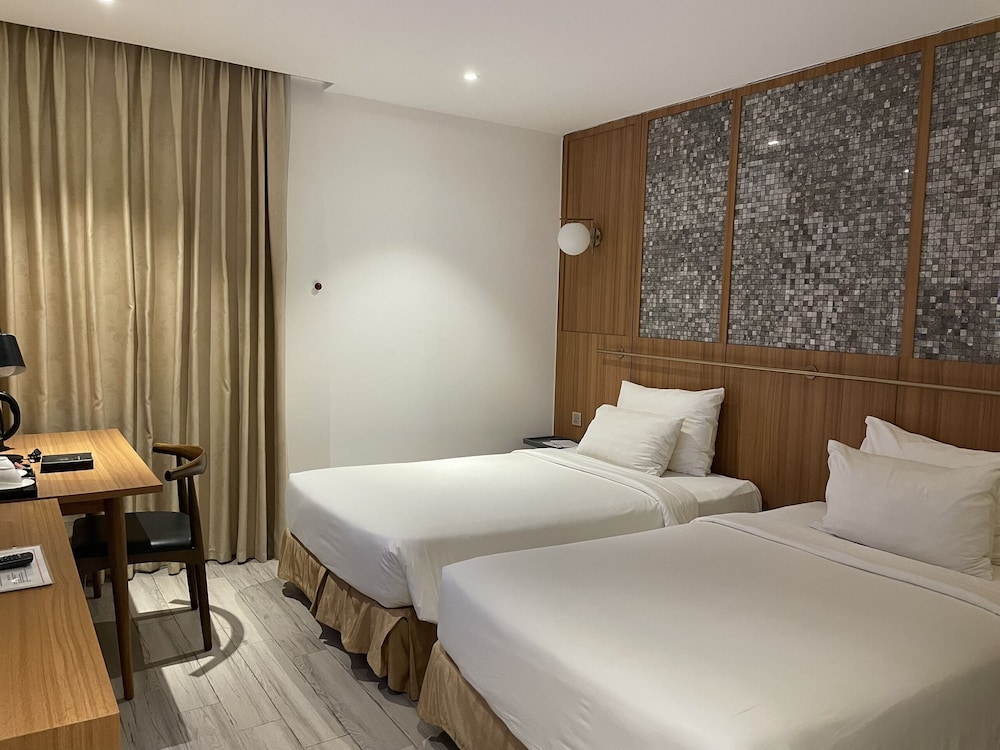 SUPERIOR, DOUBLE OR TWIN BED, CITY VIEW