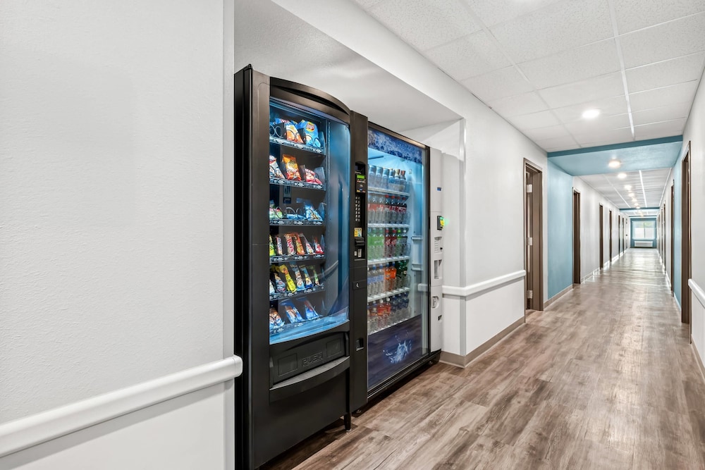 WoodSpring Suites Charlotte - Arrowood 52/60