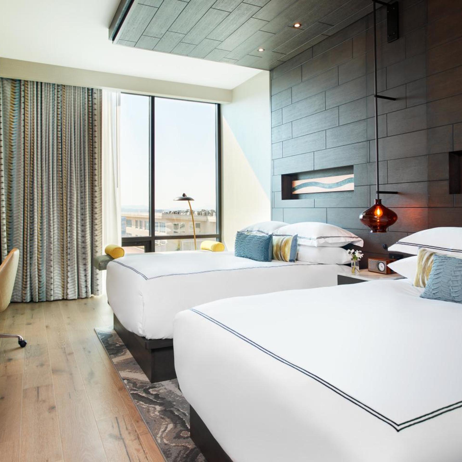 Essential, 2 Queen Beds, City View