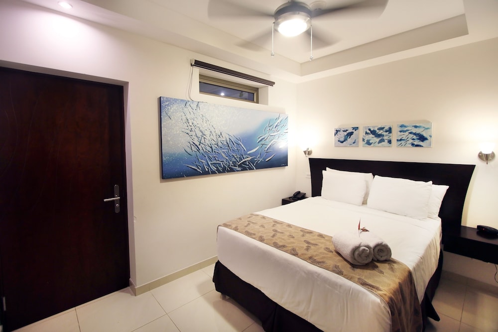 Deluxe, Queen Bed, No Balcony, Small