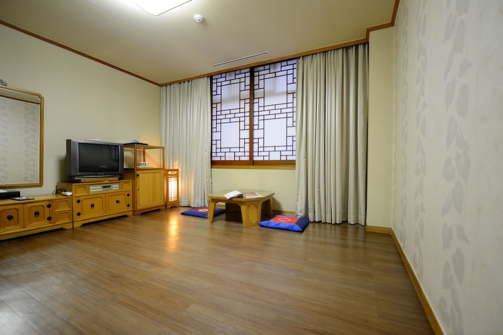 Onyang Hot Spring Hotel 27/42