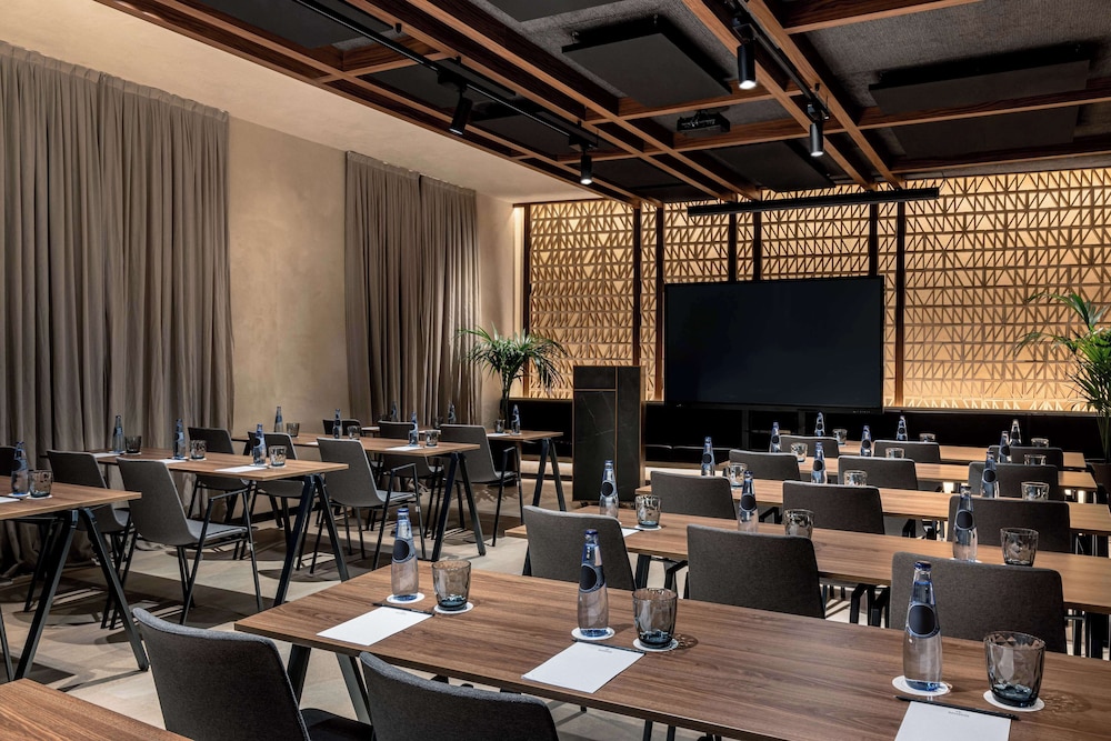 Radisson Collection Hotel, Magdalena Plaza Sevilla 62/73