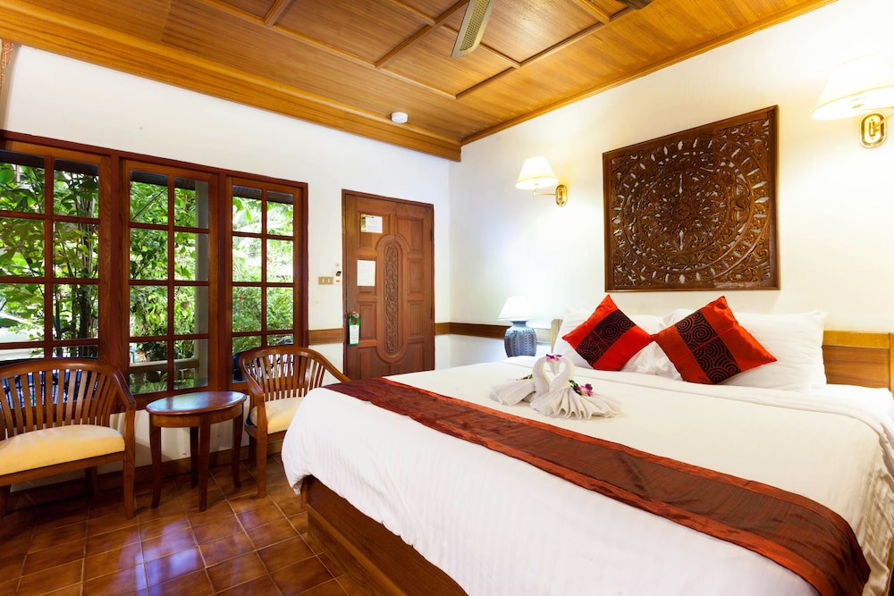 Tropica Bungalow Hotel 6/69