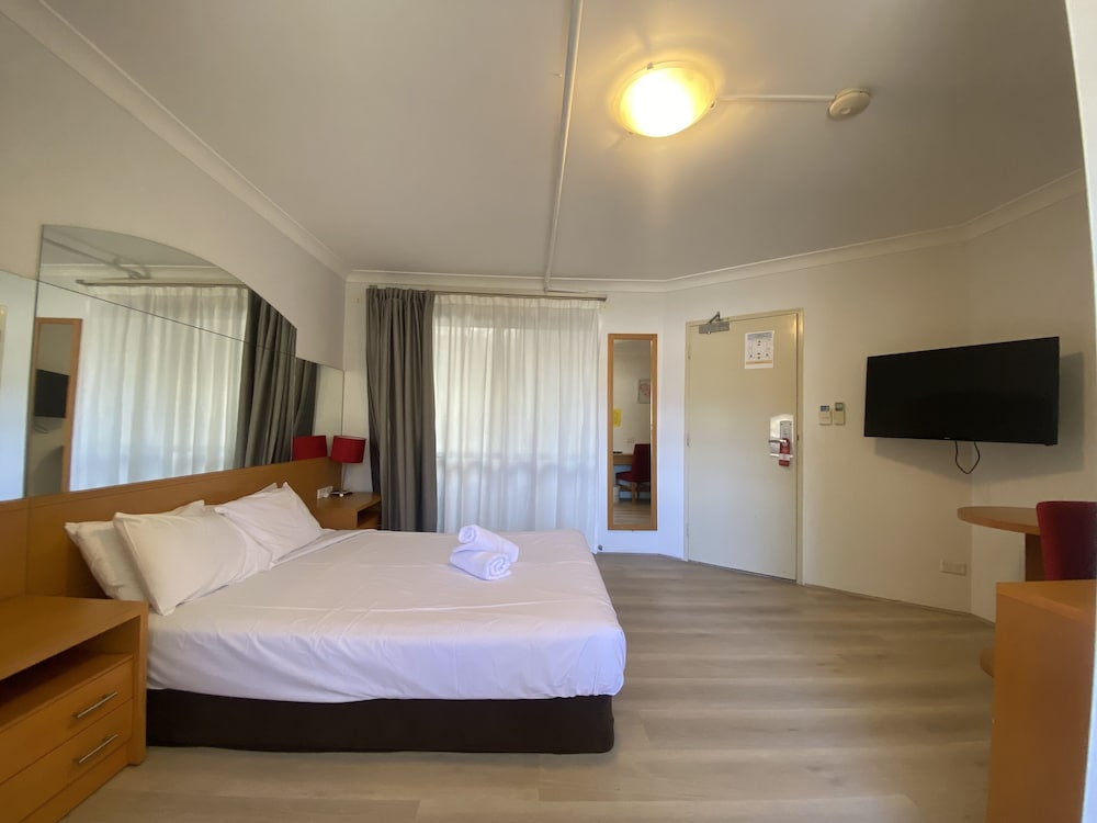 DELUXE, DOUBLE BED