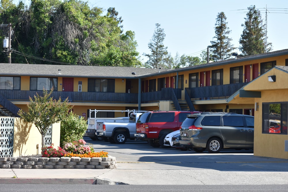 Apex Inn 8/51