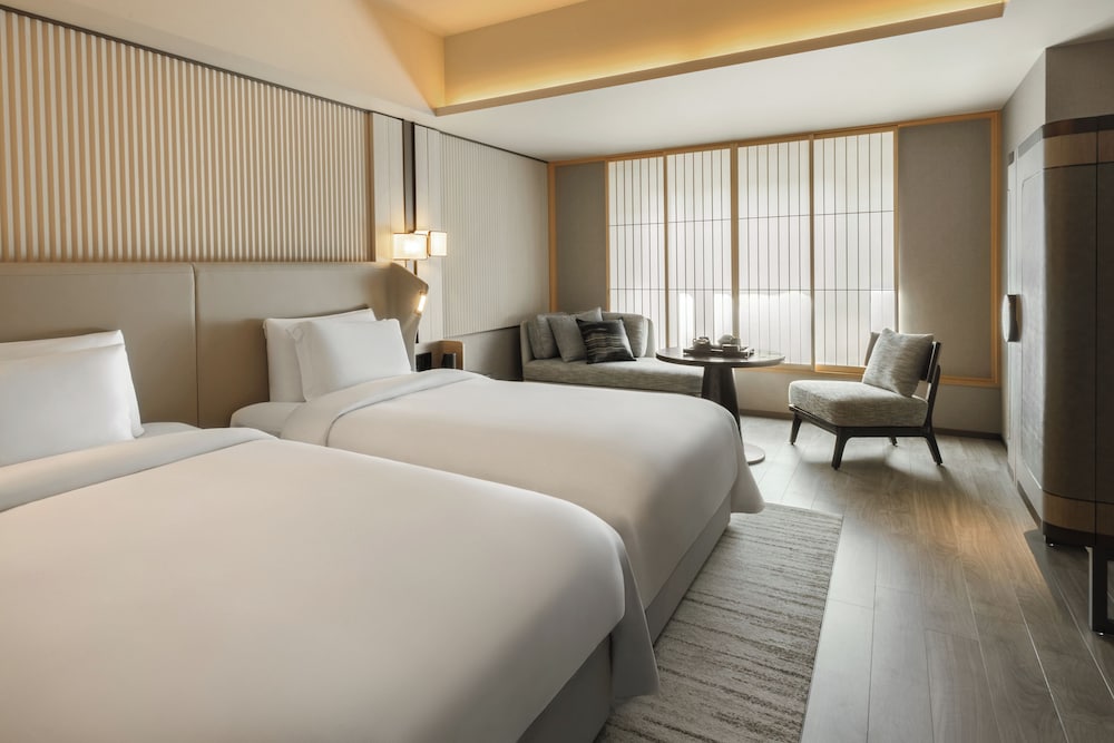 PREMIER, TWIN BEDS, GARDEN VIEW