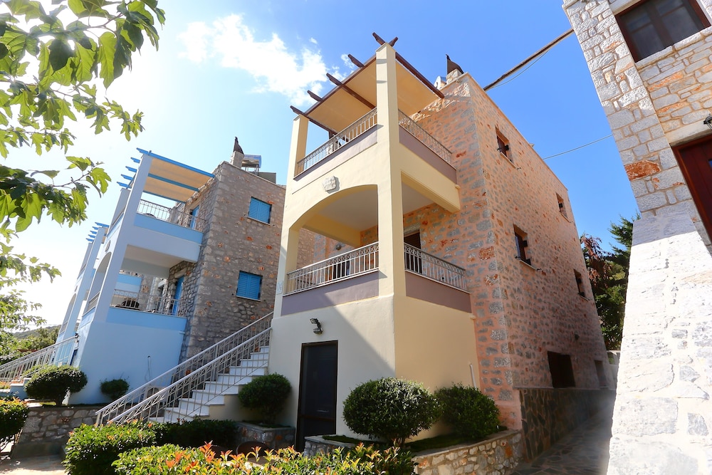 Vathi Hotel 2/50