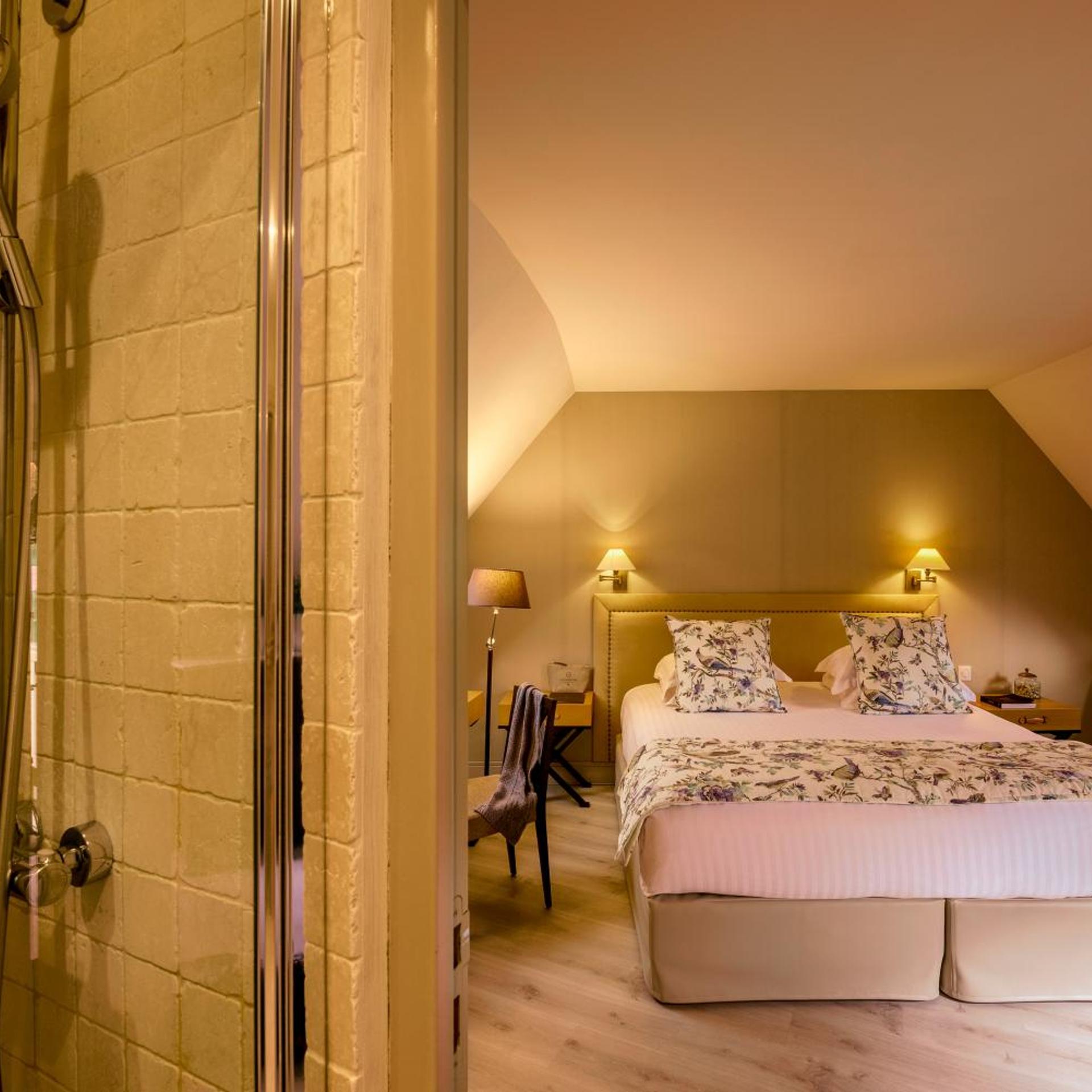 Connecting, Manor, Suite