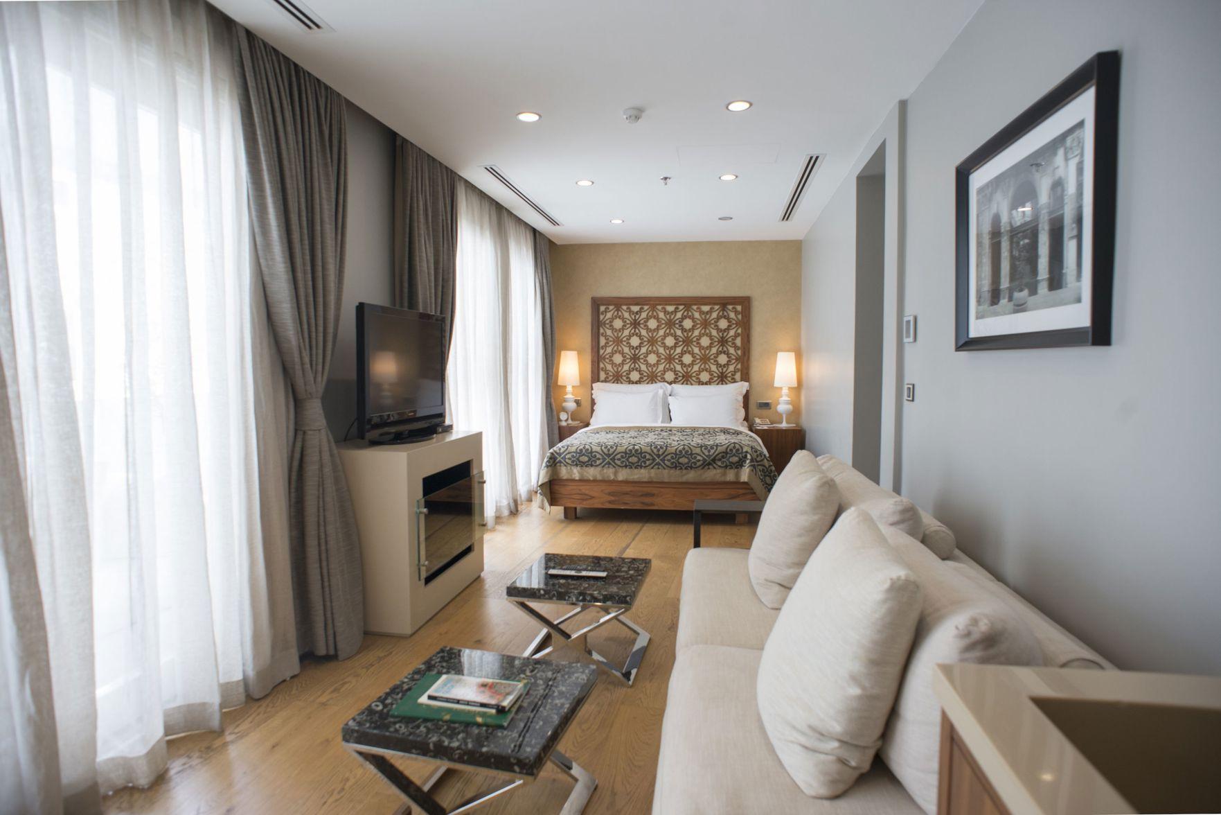 Deluxe, Queen Bed