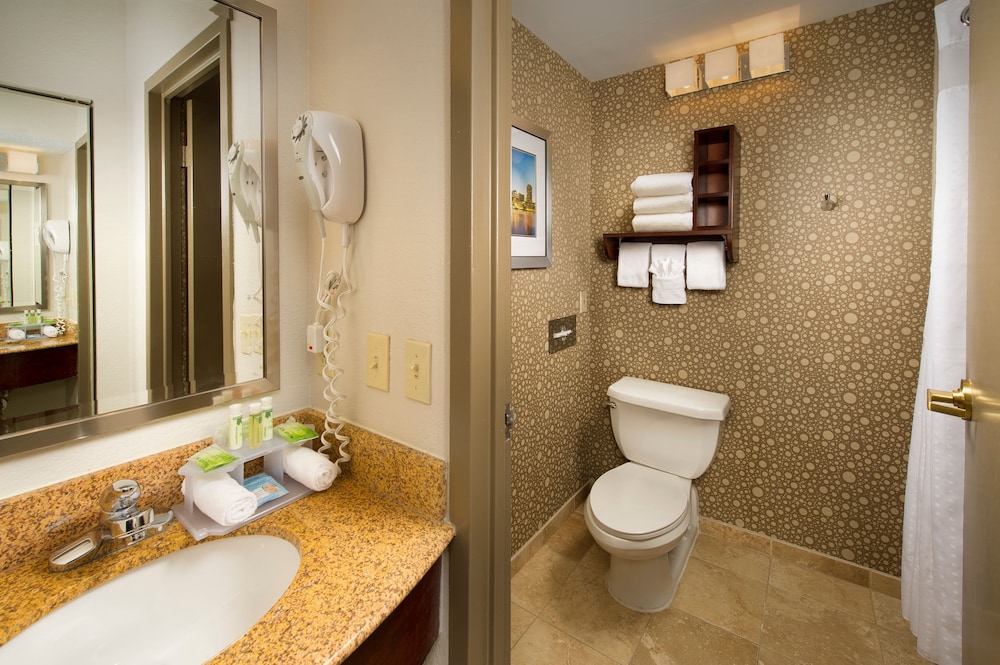 Holiday Inn Express Boston North -Woburn 13/50