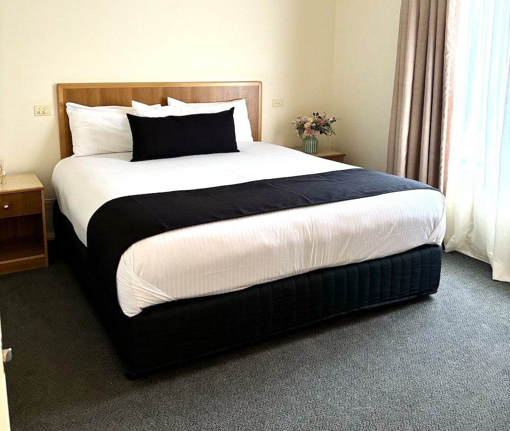 2 Bedrooms, Spa, Villa, King and Twin Beds