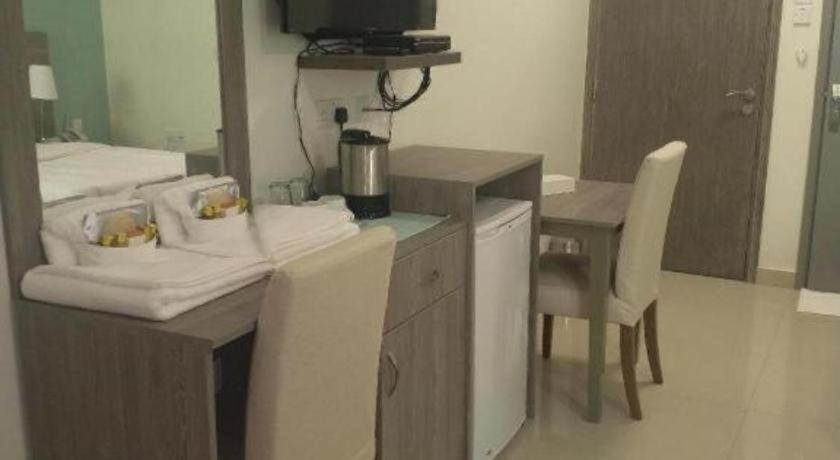 Sovereign Hotel 13/39