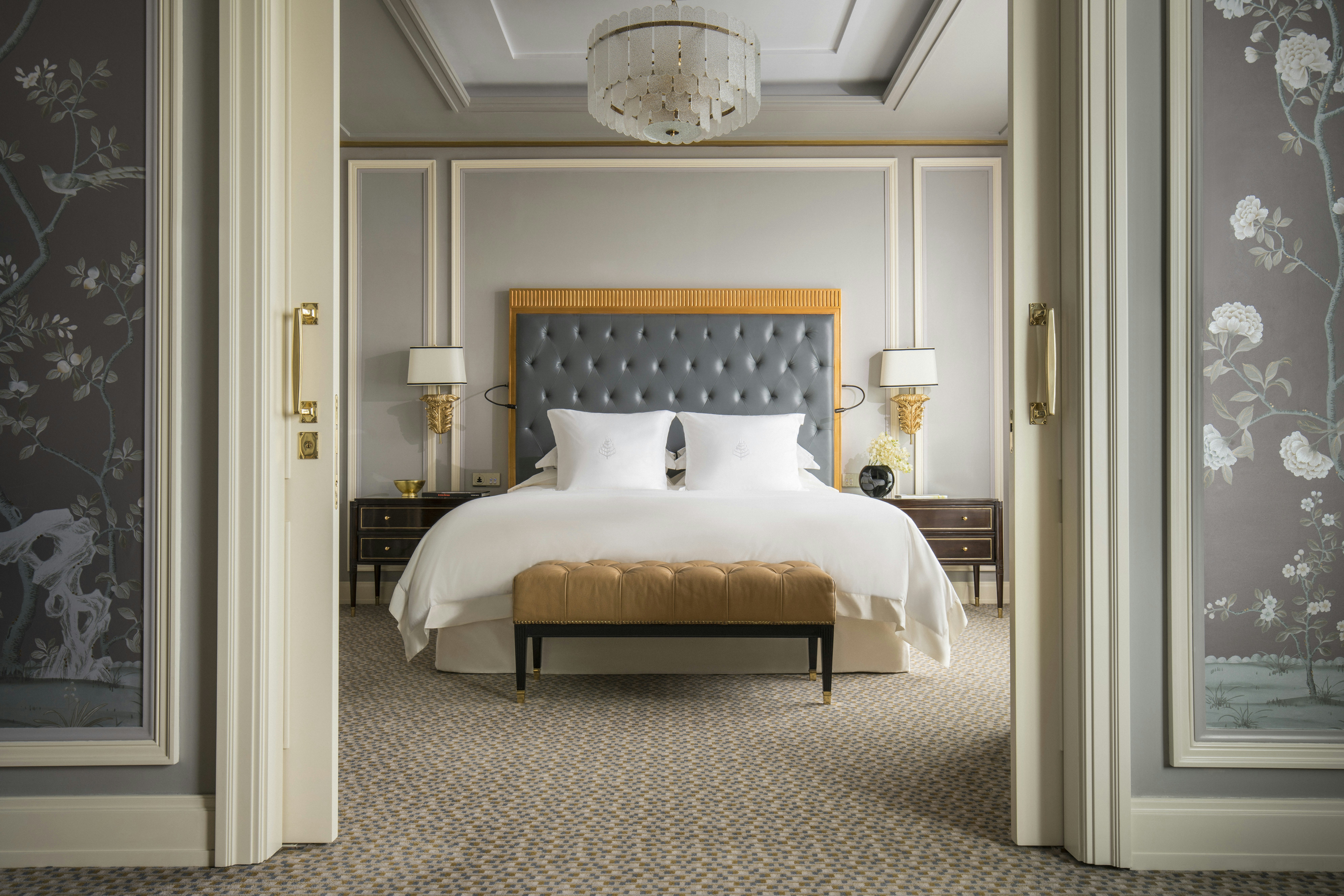 DELUXE, SUITE, KING BED