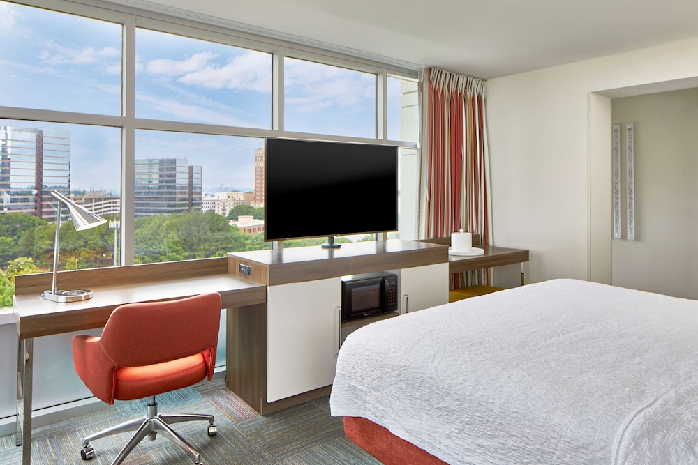 Hampton Inn and Suites Atlanta Midtown 50/53