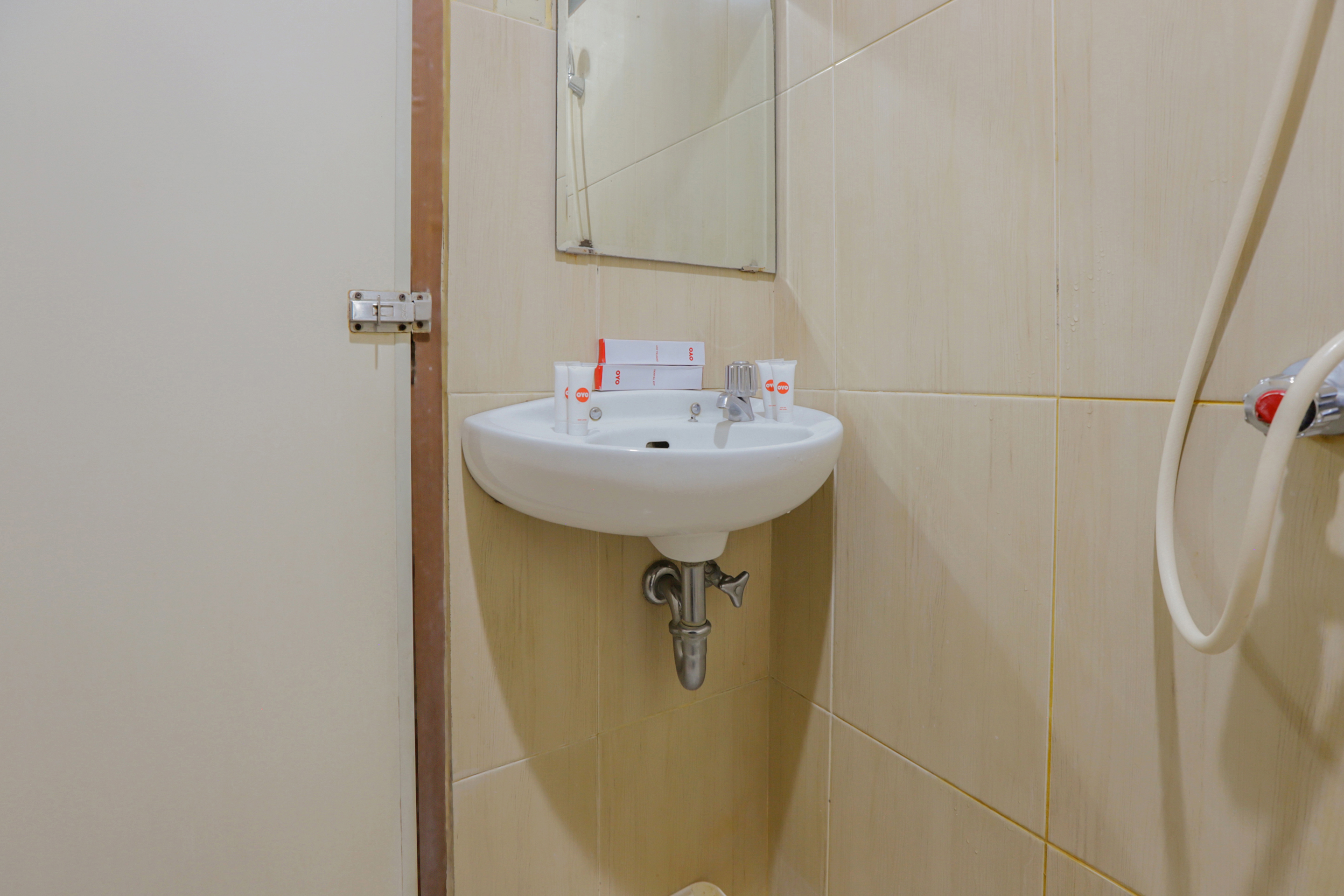 OYO 918 Hotel Senen Indah Syariah 50/50