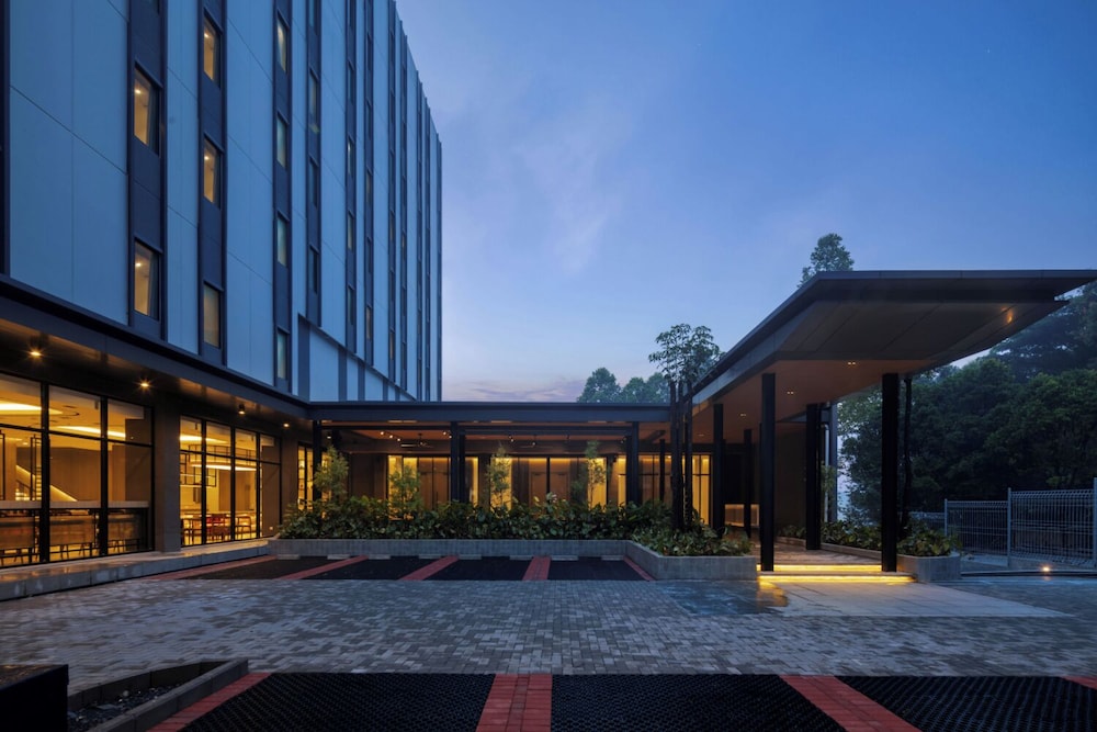 Hotel Neo Kota Baru Parahyangan 83/88