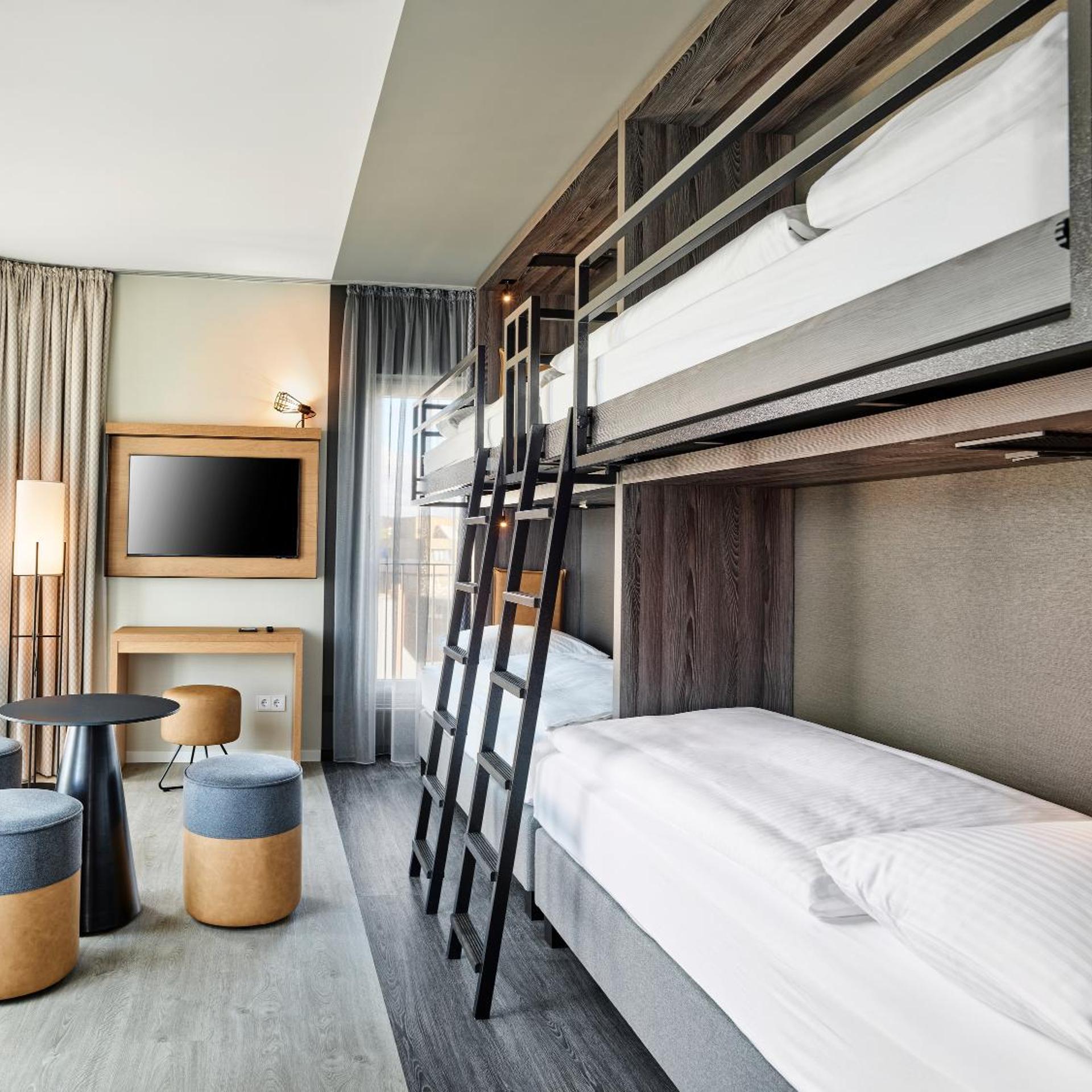 Room, Quadruple