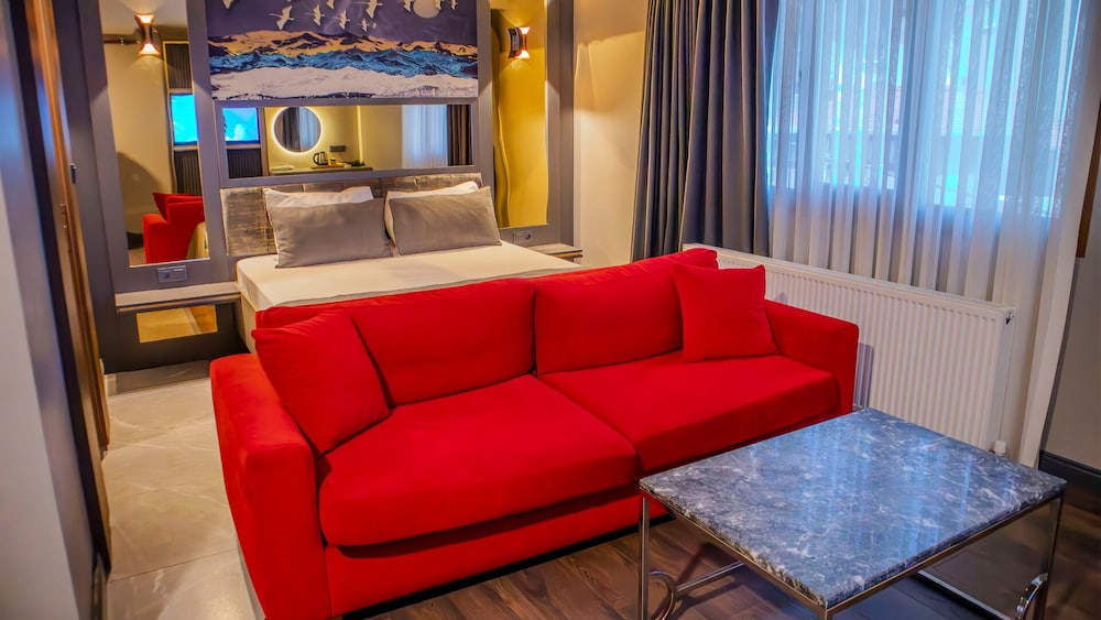 Eagle Palace Suites 40/50