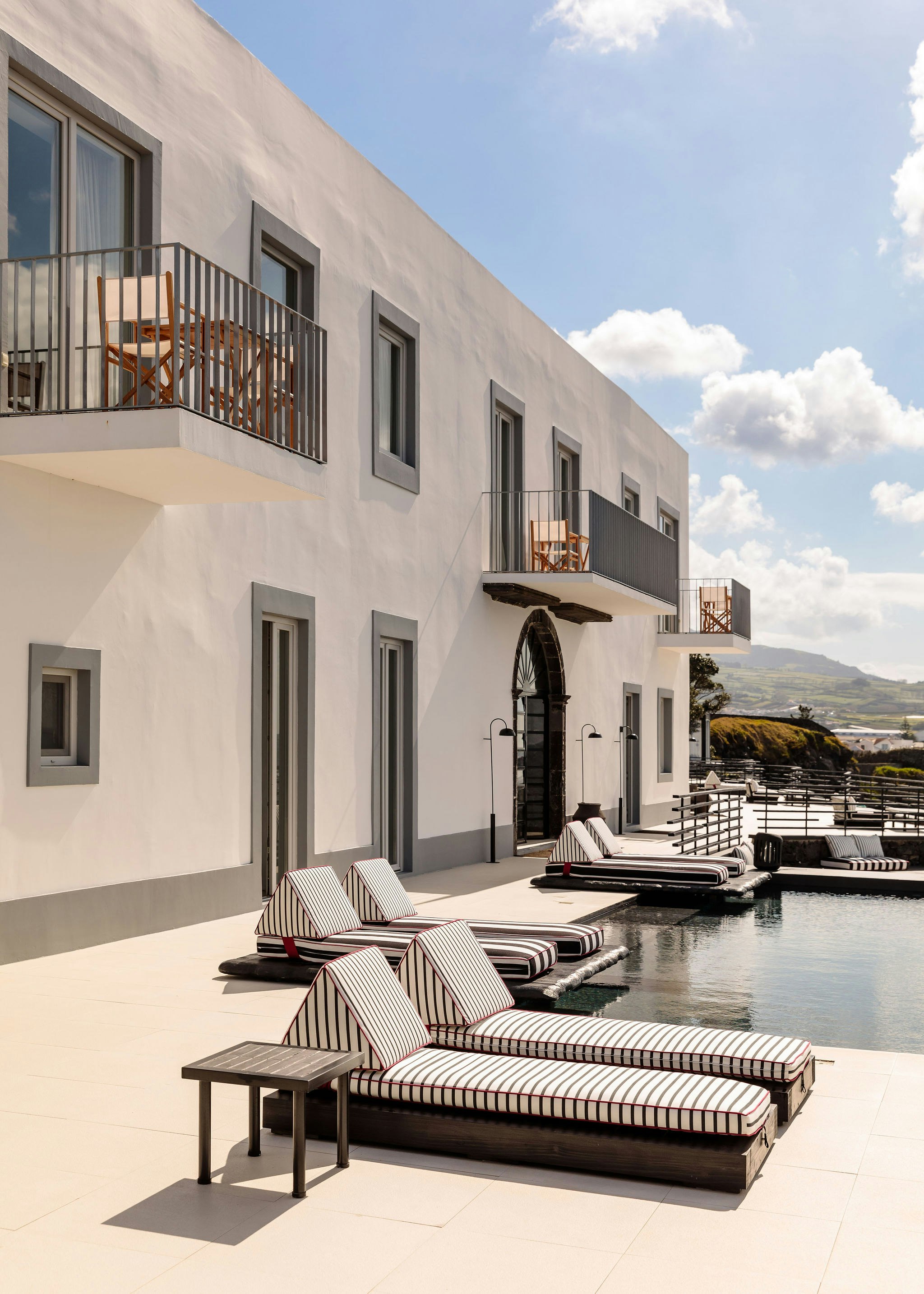 White Exclusive Suites And Villas 2/38