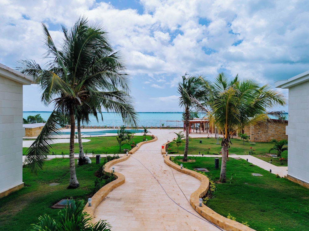 Treetop by Eight Continents, Zanzibar 63/66