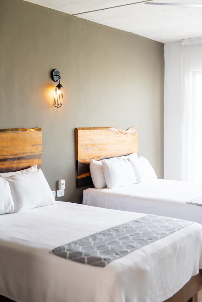 Sunday Hotel 52 at Playa del Carmen 16/50