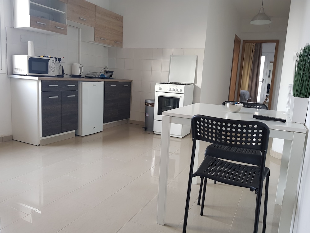 Valentinos Apartments 2/47