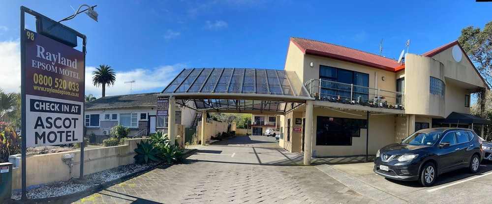 RAYLAND EPSOM MOTEL 27/36