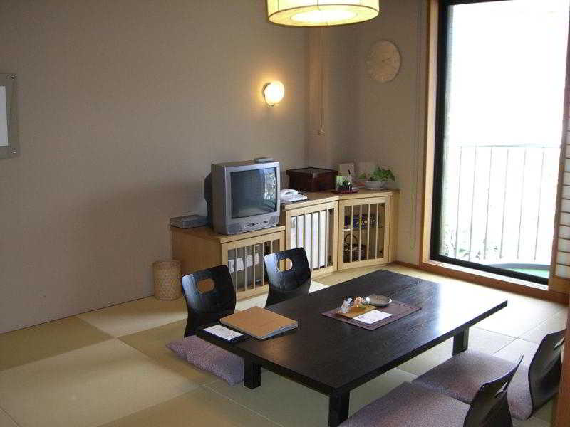 Yufuin Kahorinosato Hanamura (ex Hanamura) 23/26