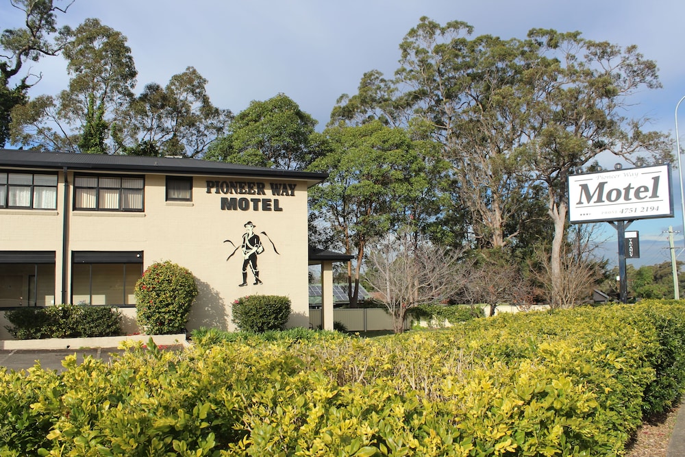 PIONEER WAY MOTEL 48/55