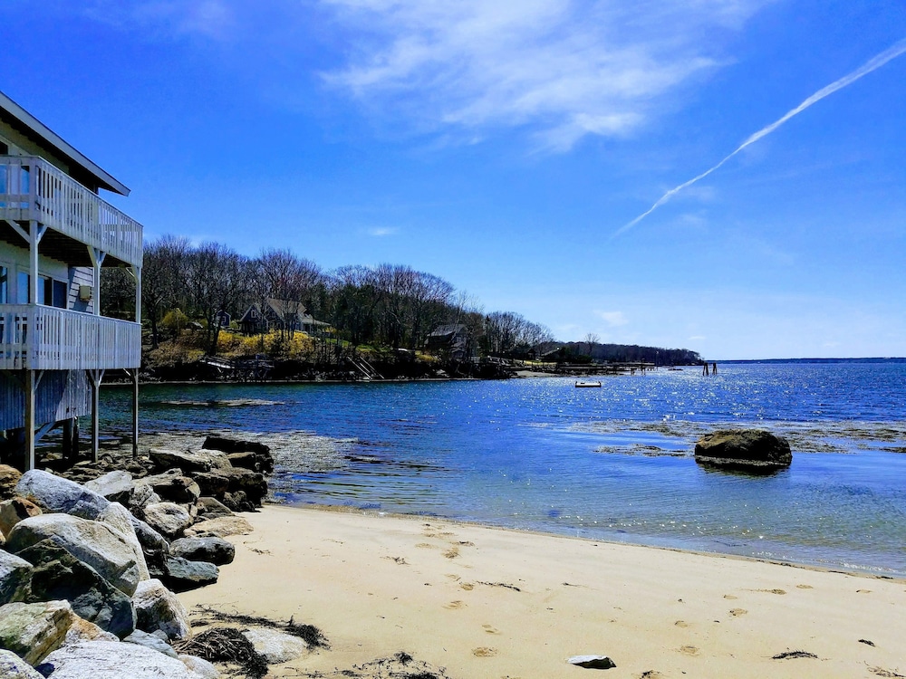 Smuggler’s Cove Inn 33/50