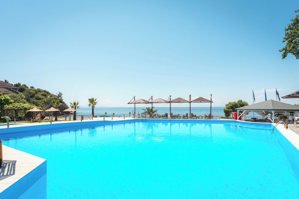 Kamari Beach Hotel 40/65