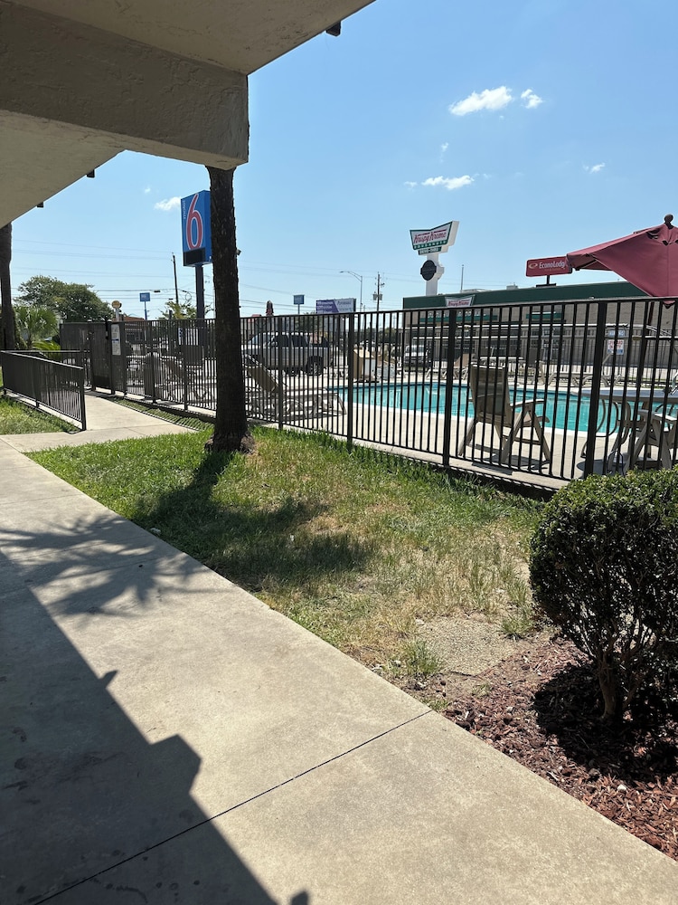 Motel6 Gulfport, MS – Airport 39/48