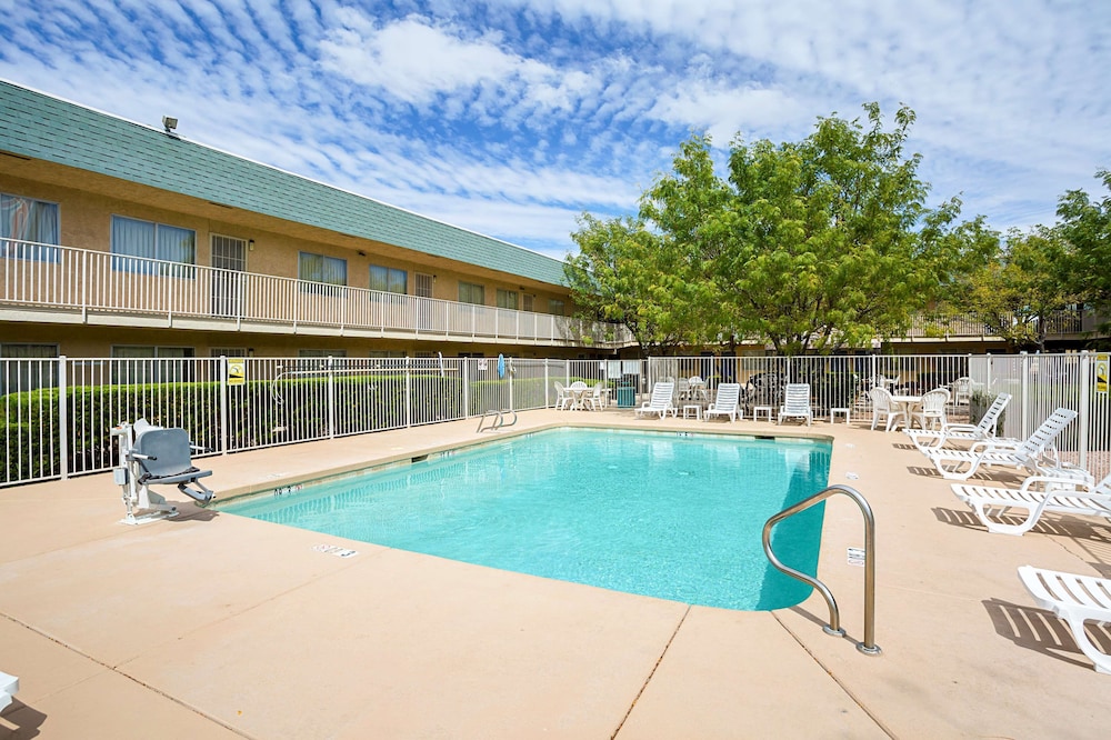 Motel6 Holbrook, AZ 8/62