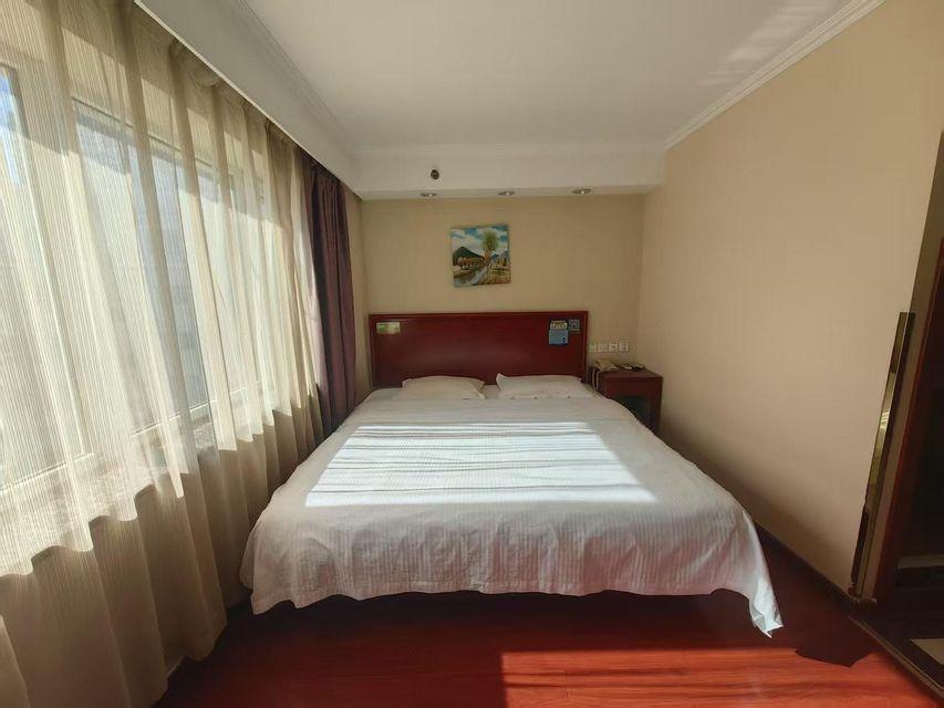 Feature, King Bed, Queen Bed