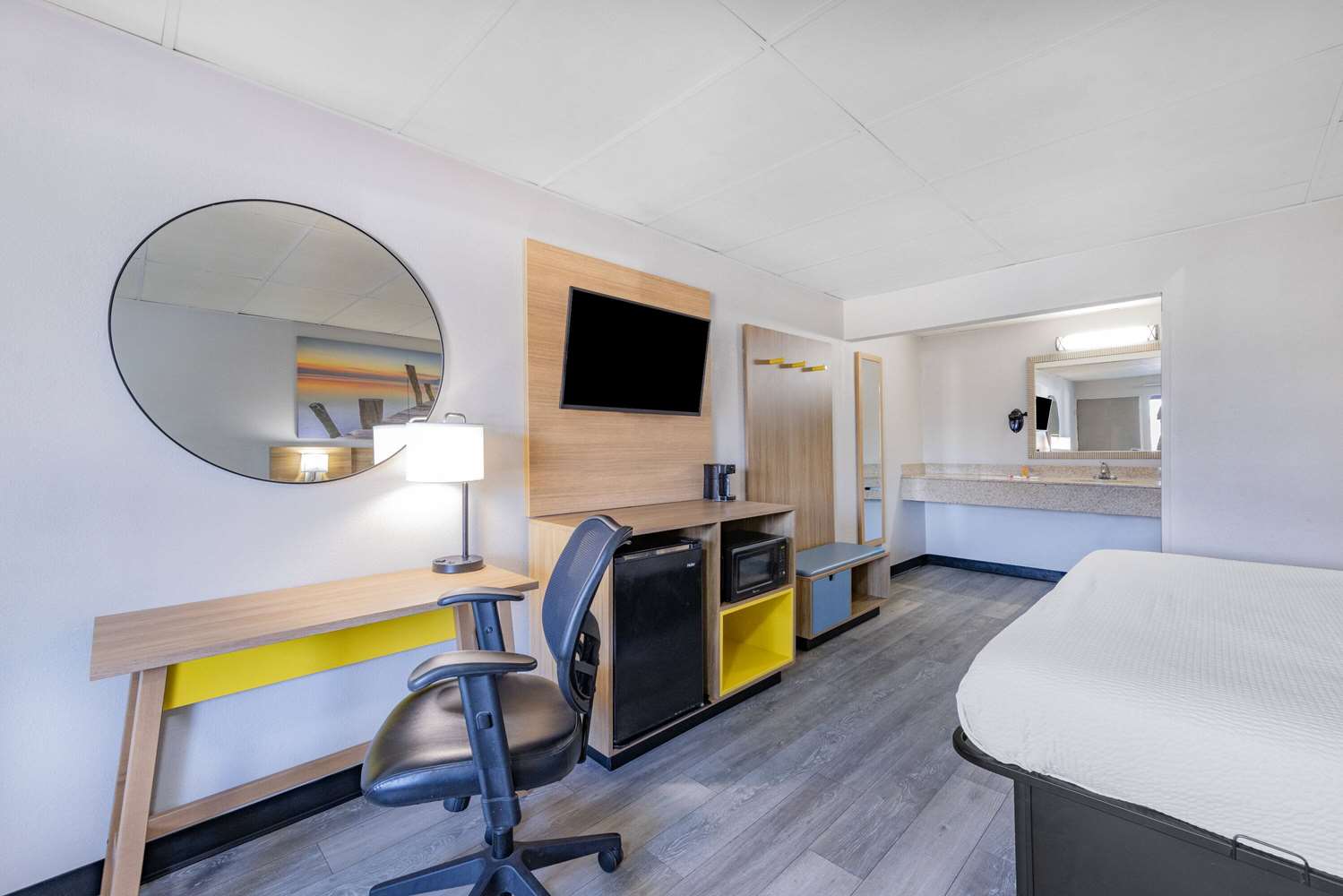Days Inn By Wyndham Fredericksburg North 23/41